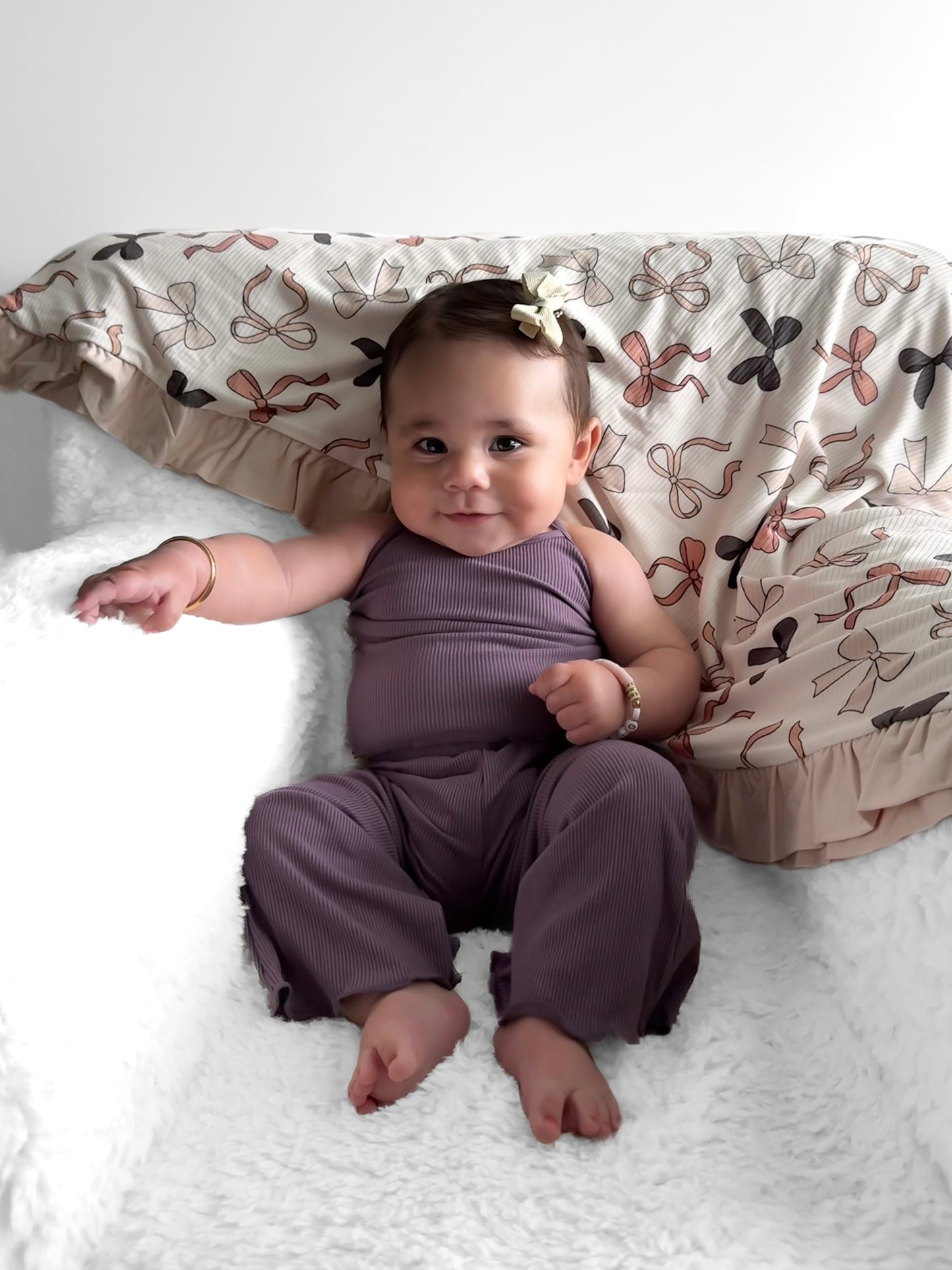 BAMBOO RIBBED RUFFLE BLANKET - BOWS