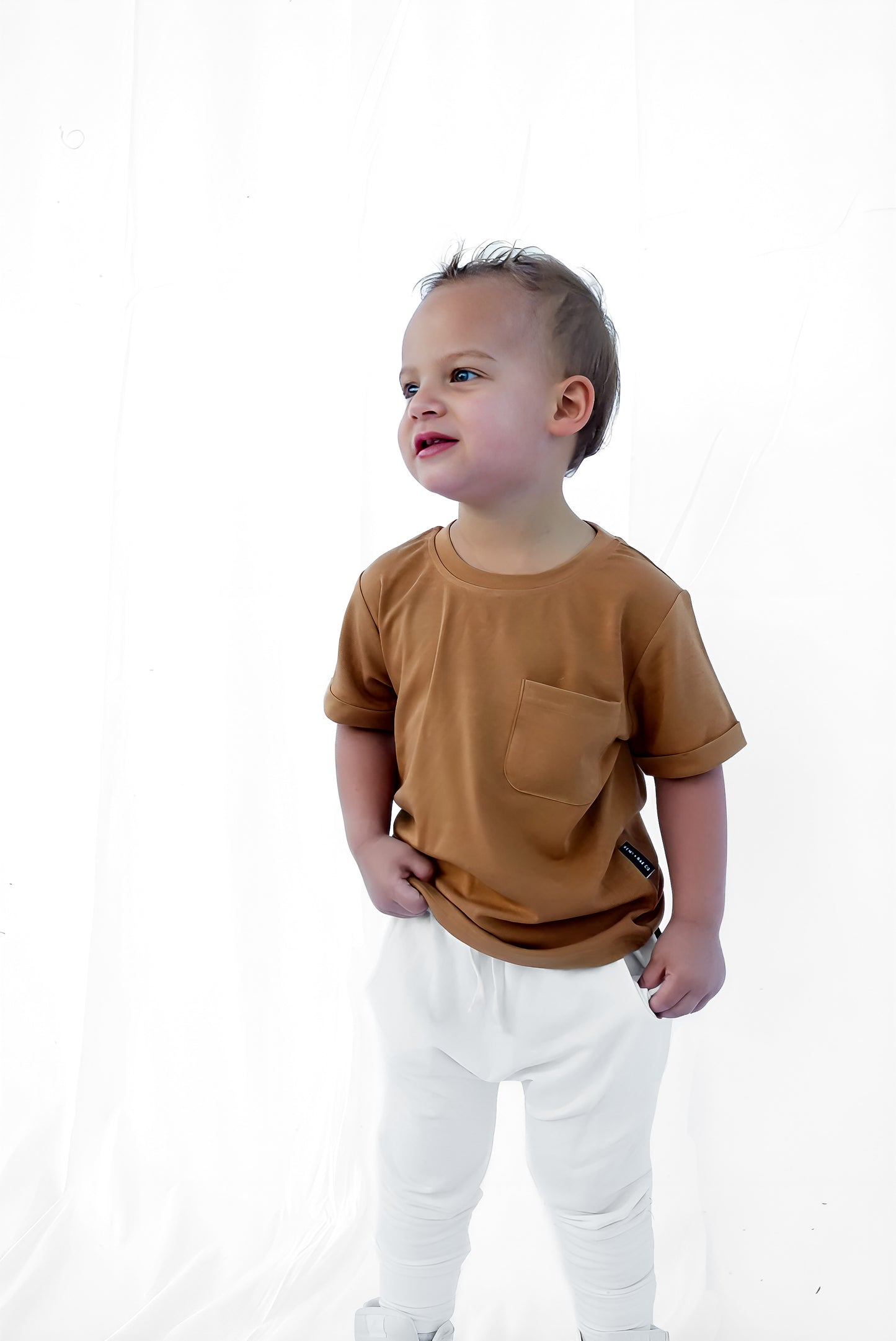 BAMBOO POCKET TEE - CARAMEL