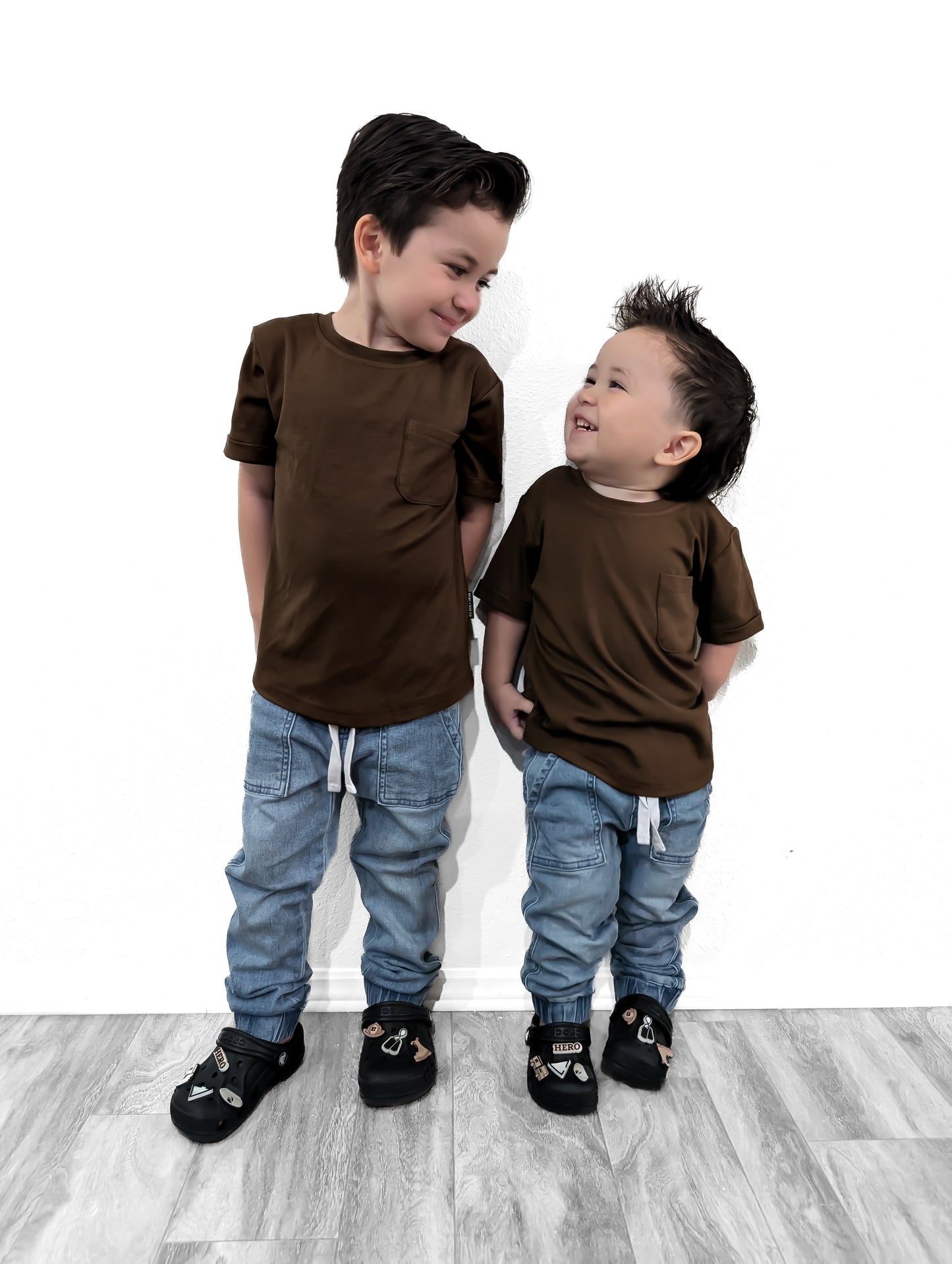 BAMBOO POCKET TEE - CHOCOLATE